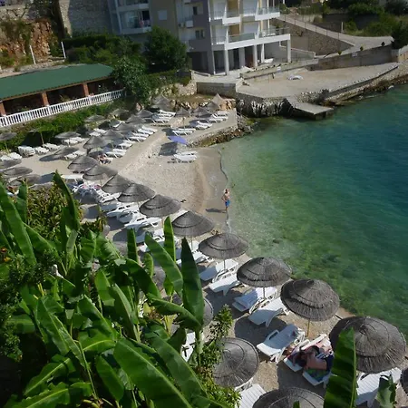 Maestral فندق 3*