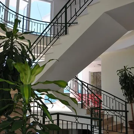 Hotel Maestral 3* Sarandë