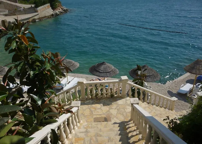 Maestral فندق