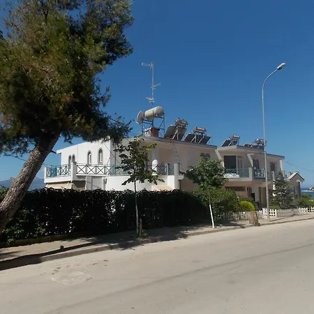 Maestral فندق 3*